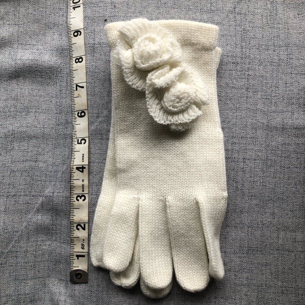 Elegant Black and White Women's Gloves Set - Picture 3 of 7